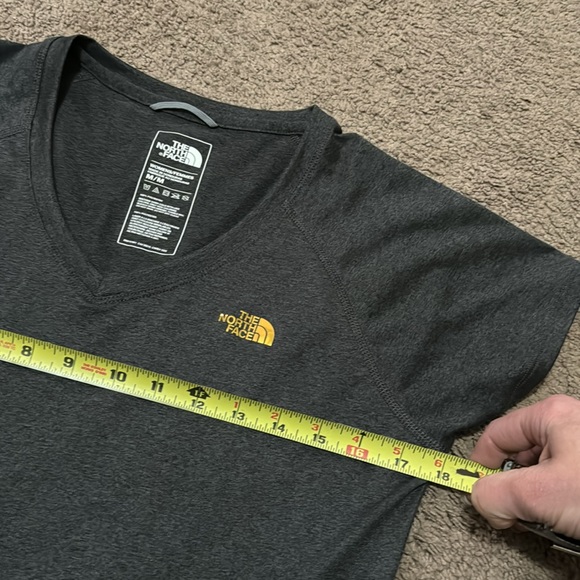 Like New The North Face Wmns Tee-Sz M-Charcoal/Gold Logo-Short Sleeve-Polyester - Picture 12 of 15